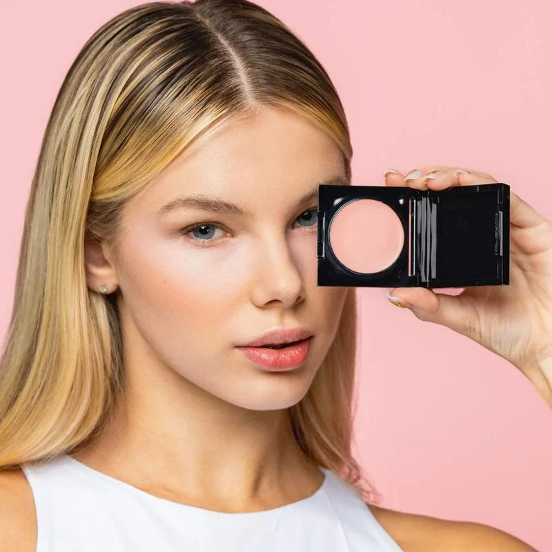 AQA Radiant Glow corrector compact